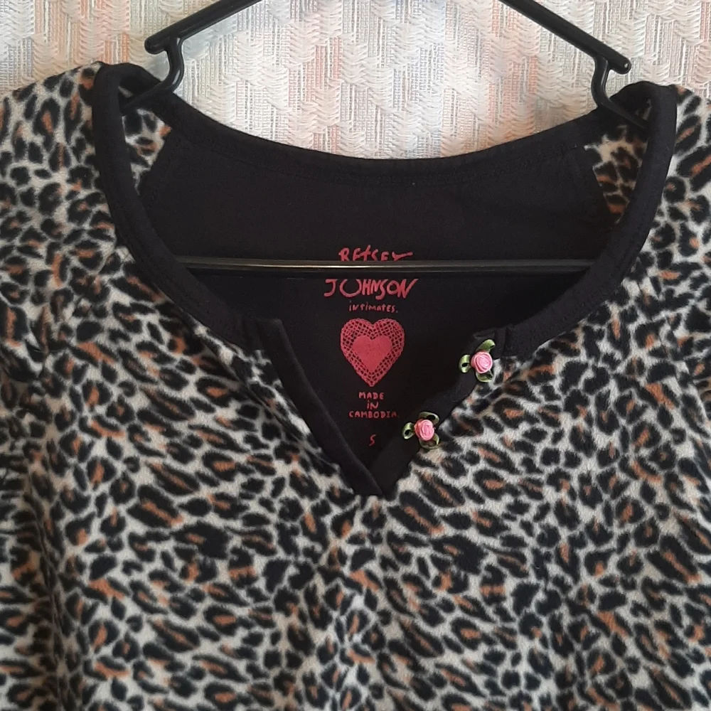Longsleeve Leopard Print Betsy Johnson Intimate Fleece Pajama Top Small